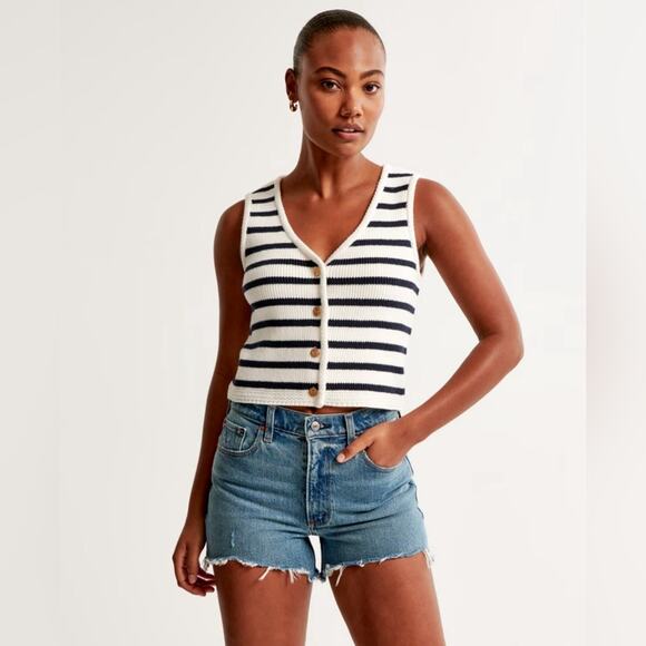 Abercrombie & Fitch The Mom Shorts High Rise Curve Love 4” Jean Shorts - Picture 1 of 9